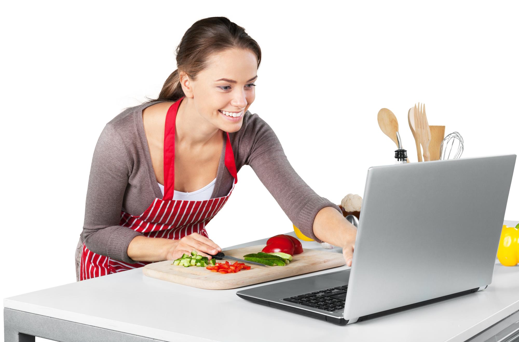 Studente segue lezione di cucina online